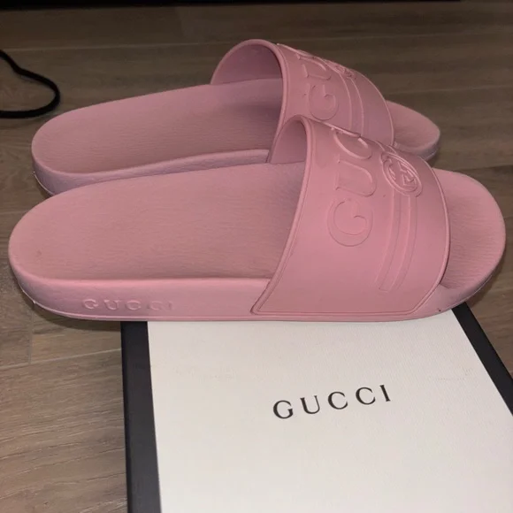 Authentic Gucci Logo Slides - Picture 3 of 8